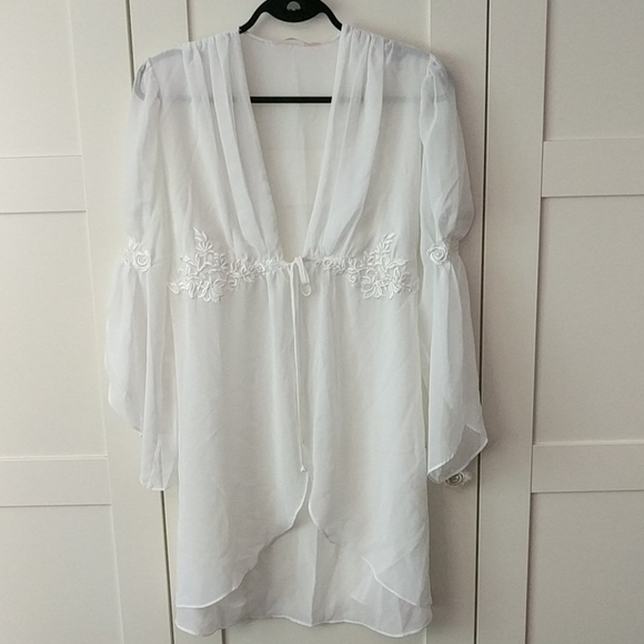 Sheer White La Vie En Rose Robe/Kimono - Picture 3 of 8